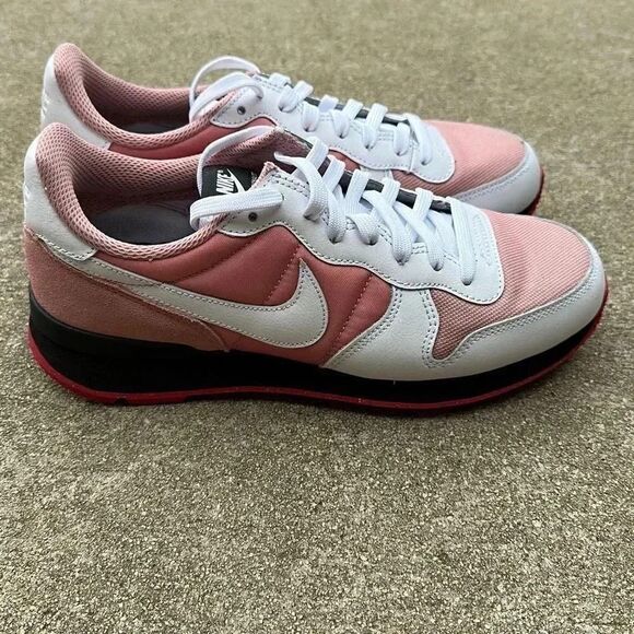 NWOT Nike Internationalist Sneakers - Picture 9 of 10